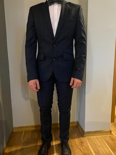 Chlapčenský oblek, 176