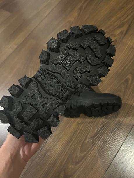 Reserved snehule, reserved,28