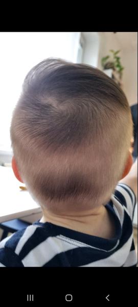 Stretli ste sa už s rôzne sfarbenými a hustými vlasmi u 1,5 ročného ostrihaného dieťaťa?