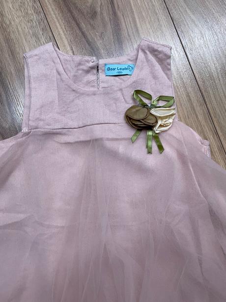 Slávnostné šaty, 92