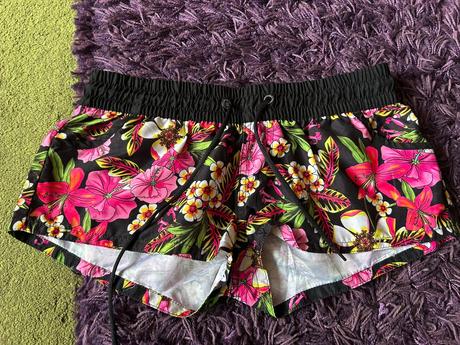 Kvetované šortky veľ. m, m