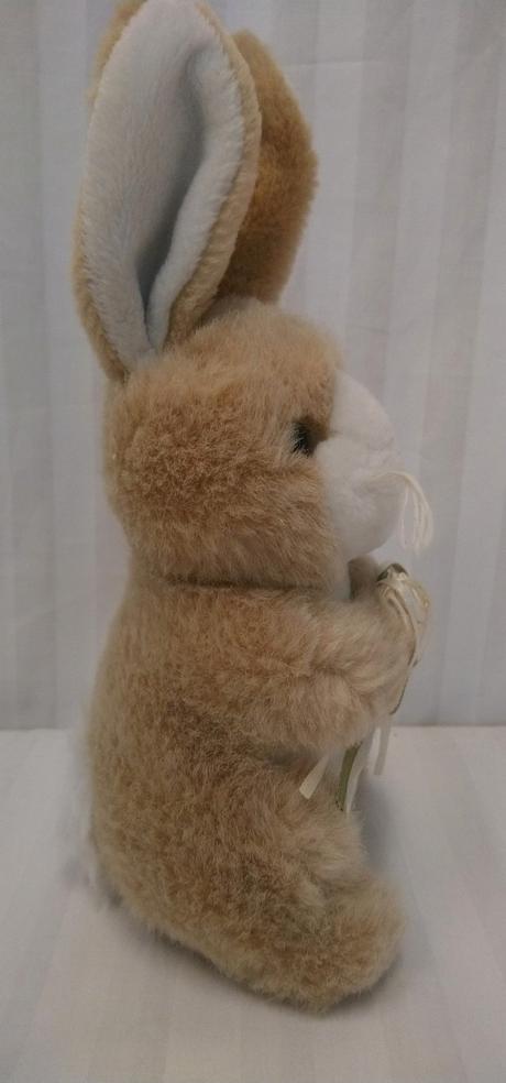 Plyšový hnedý zajačik s kvetinkou, 26 cm,