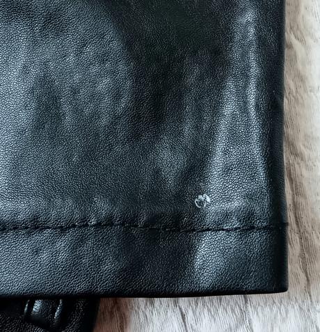 Krátka koženková sukňa, s