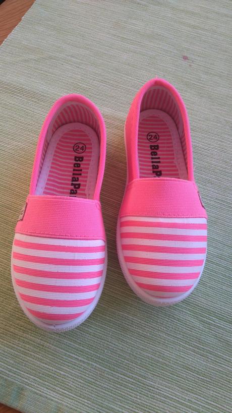 Neónové topanocky, 24