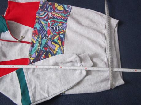 1726. 2 mikiny a tepláky, 146