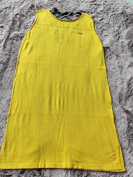 Šaty pletené, liu jo