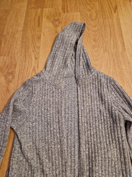 Sveter sivý, h&m,146