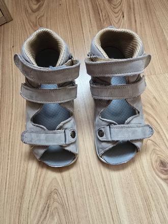 Ortopedické sandále, 33