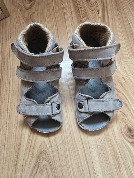 Ortopedické sandále, 33