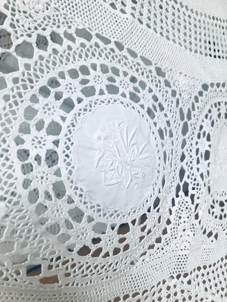 Krasny vintage obrus, 