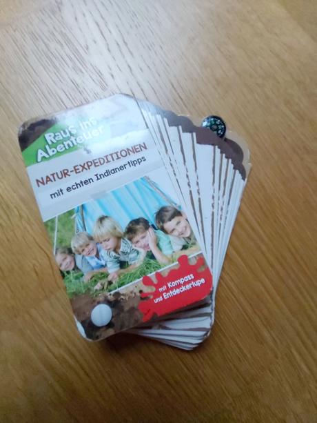 Knižočka pre malých objaviteľov s kompasom v nemči, 