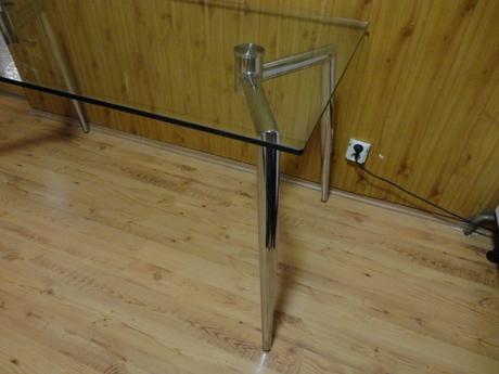 Sklenený jedálenský stôl, 