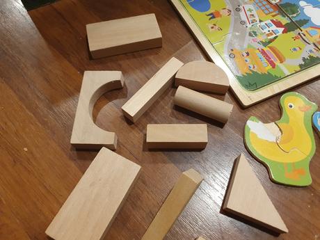 Montessori drevená krabica s hrami, 