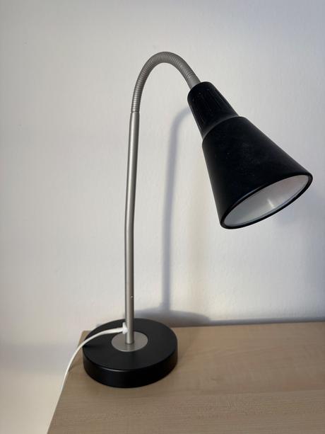 Darujem stolovú lampu, 