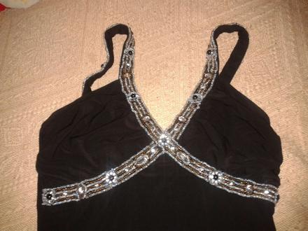 Čierne spoločenské šaty, m