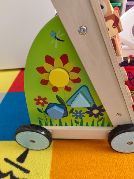 Drevené interaktívne chodítko, 