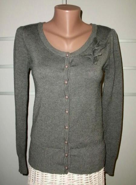 Skvelý svetrík s mašľou - veľ. s-m, s