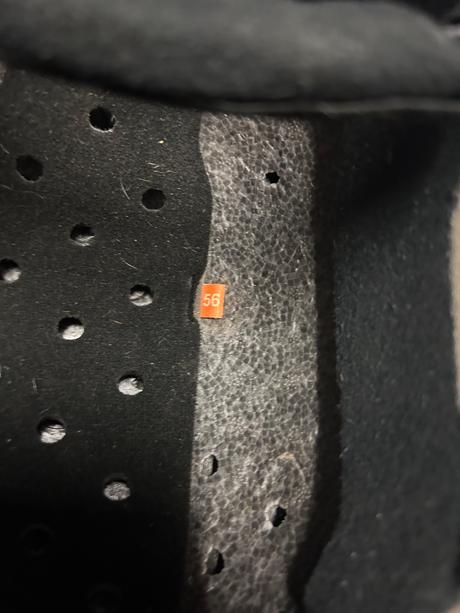 Fouganza jazdecká prilba, 