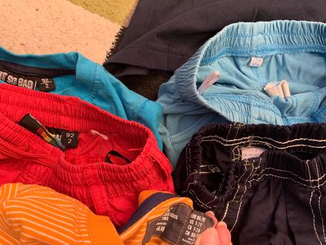 Balík oblečenia v. 92, 86–98