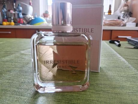 Givenchy irresistible, parfém, 