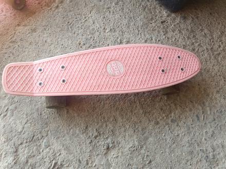 Ružový skateboard, 