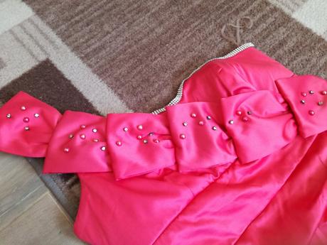 Spoločenské šaty, 42