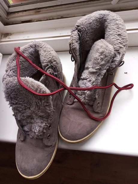 Topánky s kozusinou, 32