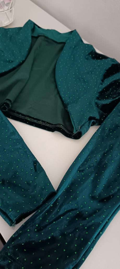 Slávnostné zamatové bolerko, s