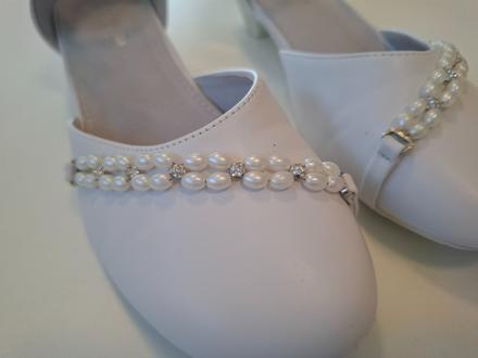 Biele topanky na 1. svate prijímanie, 36