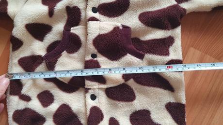 Flisovy overal žirafa, 62