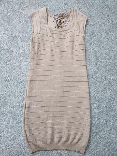 Trblietavé pletené šaty, s