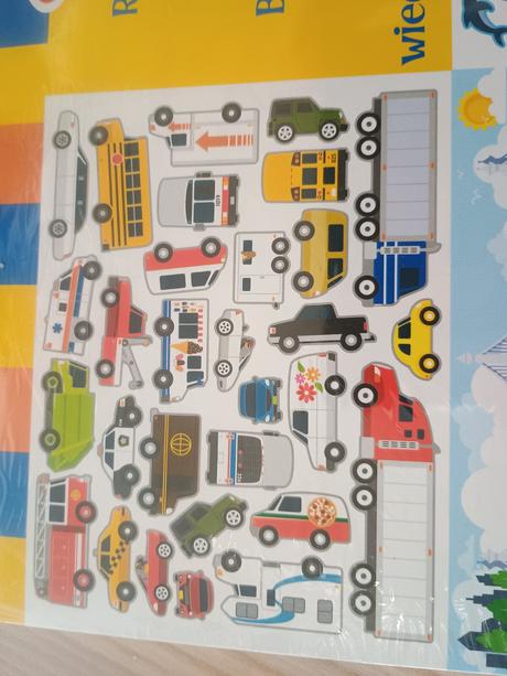 Kniha s novupouzitelnymi samolepkami zabalena, 