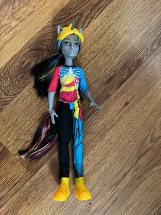Neightan rott monster high, 