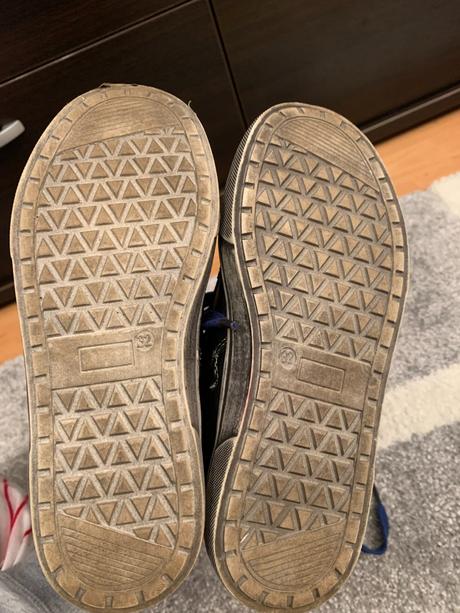 Členkové tenisky, 32