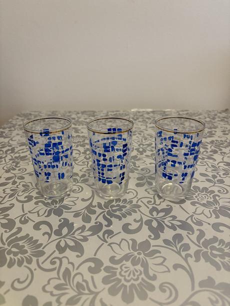 Tri vzorované poháre, 