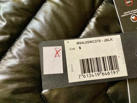 Krasna znackova bunda, guess,s