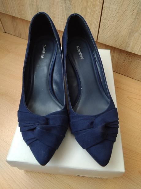 Tmavomodré lodičky, graceland,39