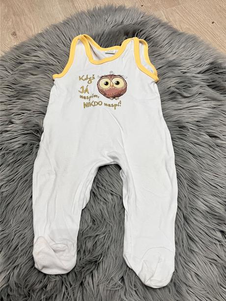 Chlapčenský overal so sovou a nápismi (86), 86