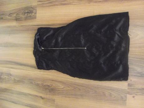 Puzdrove koktailove cierne saty, s