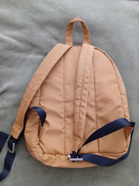 Dámsky ruksak, reserved