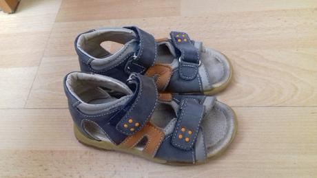 Predám chlapčenske sandálky, bären-schuhe,23