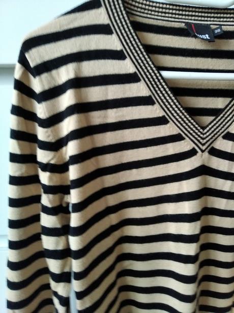 Pulóver s vé-výstrihom, 36