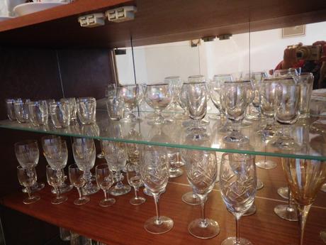 Sklenené poháre poháriky na nožičke,,