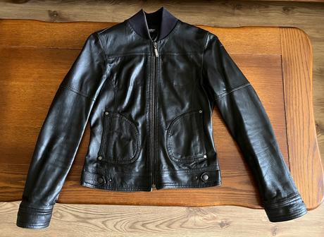 Kožená bunda motivi, s