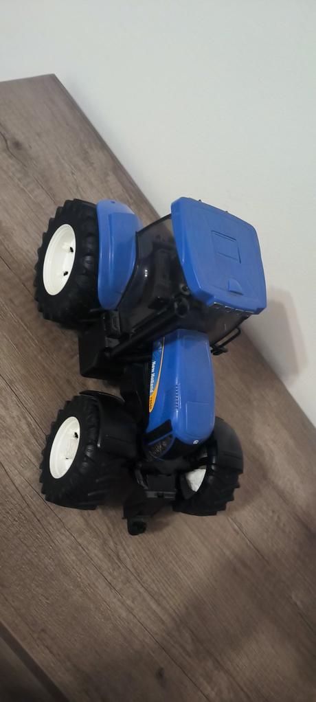 Traktor new holland t8040, 