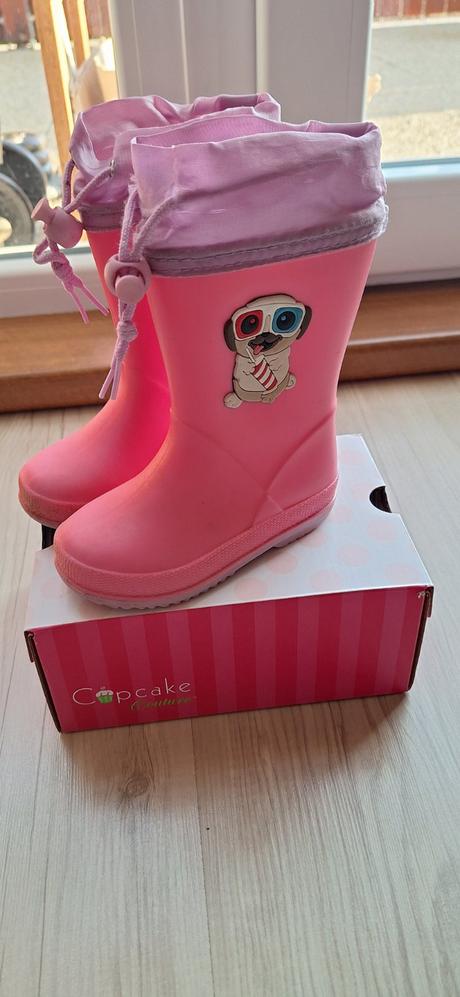 Dievcenske gumaky, 23