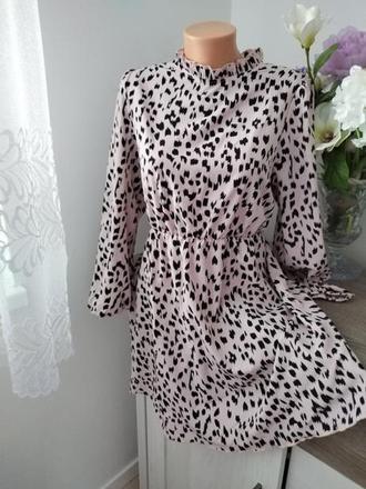 Šaty uni, ale sadnú najlepšie na m, l,