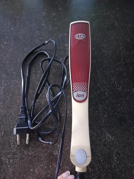 Žehlička na vlasy eta, 