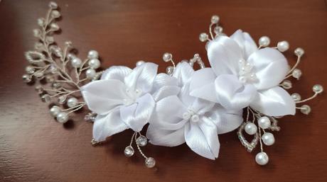 Saténové ľalie na korálkovej vetvičke, 