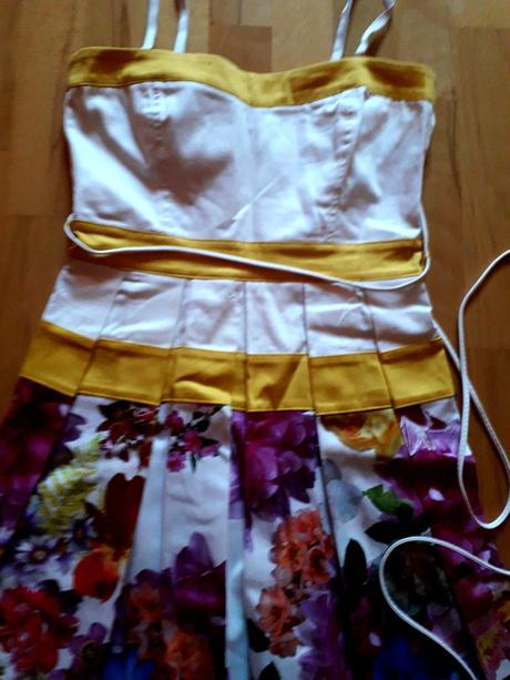 Nadherne letne satky rinascimento,ako nove, s